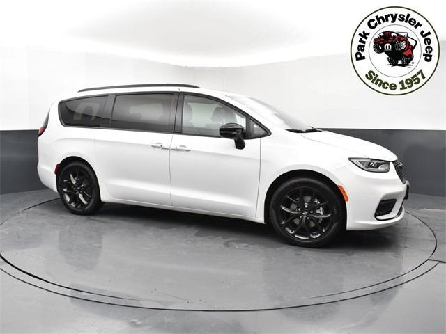 new 2024 Chrysler Pacifica car, priced at $49,915