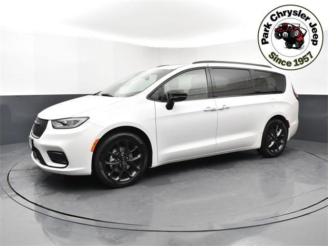 new 2024 Chrysler Pacifica car, priced at $49,915