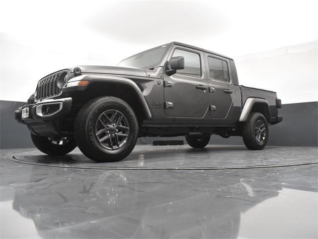 new 2024 Jeep Gladiator car, priced at $43,395