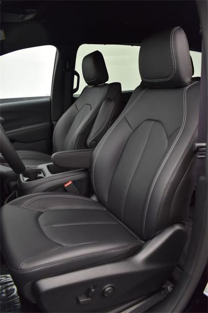 new 2025 Chrysler Pacifica car, priced at $44,462