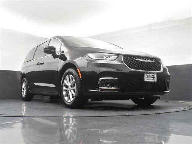 new 2025 Chrysler Pacifica car, priced at $44,462