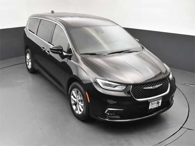 new 2025 Chrysler Pacifica car, priced at $44,462