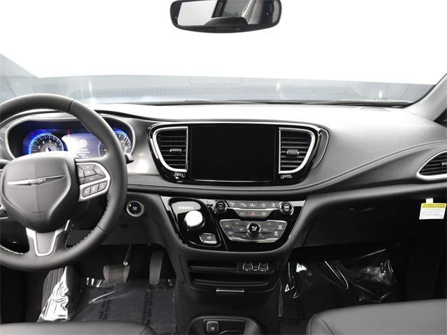 new 2025 Chrysler Pacifica car, priced at $44,462