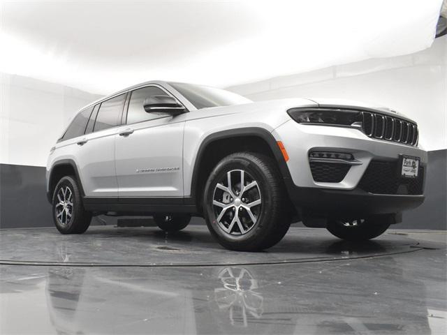 new 2025 Jeep Grand Cherokee car, priced at $45,856