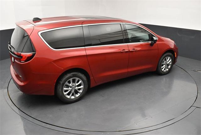 new 2025 Chrysler Pacifica car, priced at $47,507