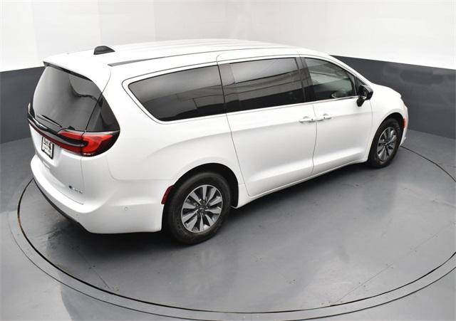 new 2025 Chrysler Pacifica Hybrid car, priced at $40,837
