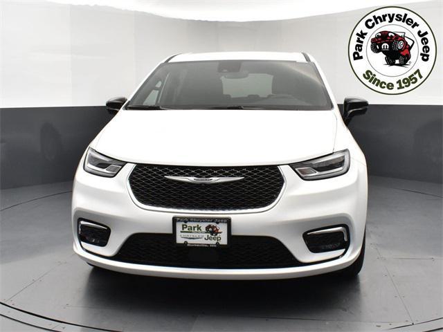 new 2025 Chrysler Pacifica car, priced at $44,461