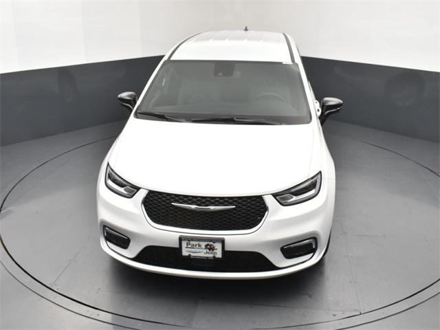 new 2025 Chrysler Pacifica car, priced at $44,461