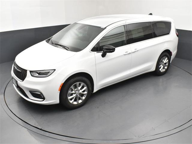 new 2025 Chrysler Pacifica car, priced at $44,461