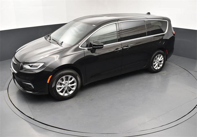 new 2025 Chrysler Pacifica car, priced at $44,461
