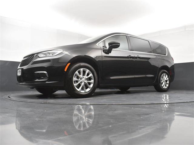 new 2025 Chrysler Pacifica car, priced at $44,461