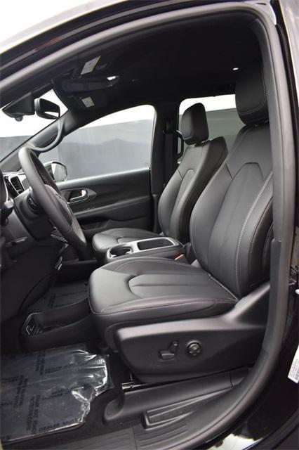 new 2025 Chrysler Pacifica car, priced at $44,461