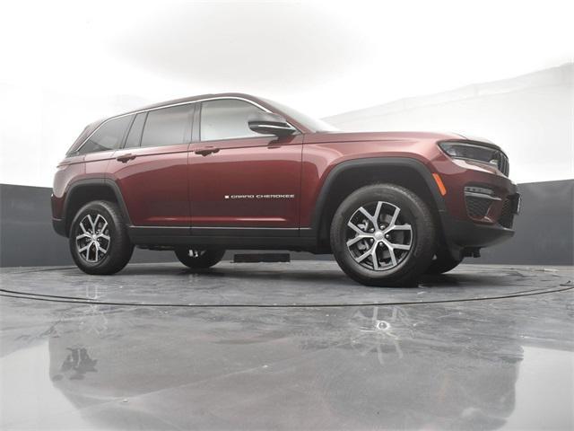 new 2025 Jeep Grand Cherokee car, priced at $40,295