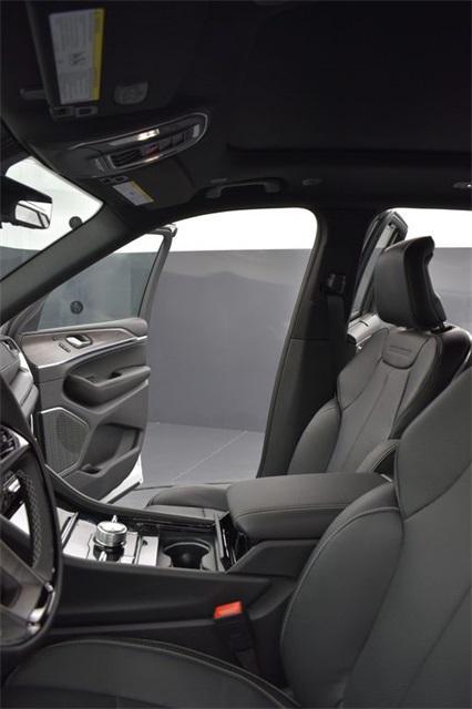 new 2025 Jeep Grand Cherokee car