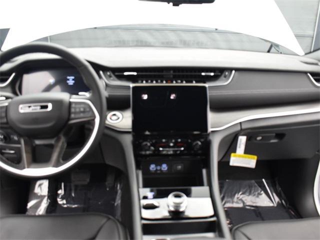 new 2025 Jeep Grand Cherokee car, priced at $46,997