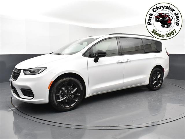 new 2024 Chrysler Pacifica car, priced at $46,290