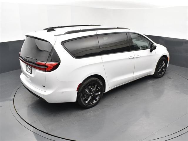 new 2024 Chrysler Pacifica car, priced at $46,290