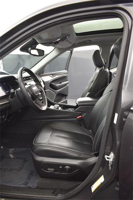 used 2022 Jeep Grand Cherokee car, priced at $33,698