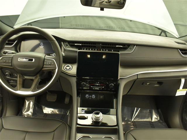 new 2025 Jeep Grand Cherokee car, priced at $39,670