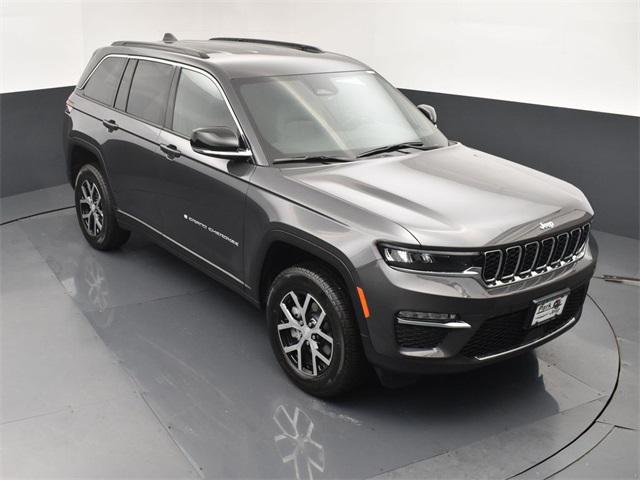 new 2025 Jeep Grand Cherokee car, priced at $39,670