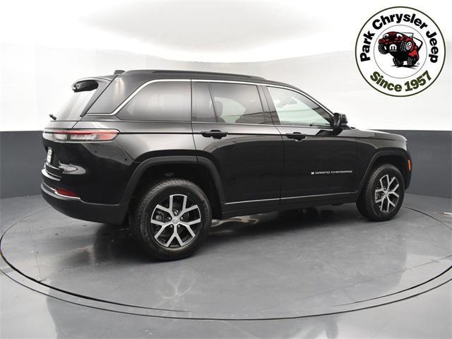 new 2025 Jeep Grand Cherokee car, priced at $43,810