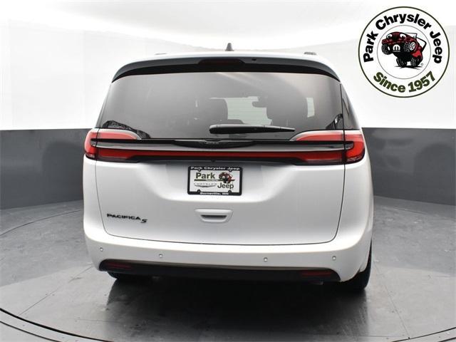 new 2024 Chrysler Pacifica car, priced at $47,045