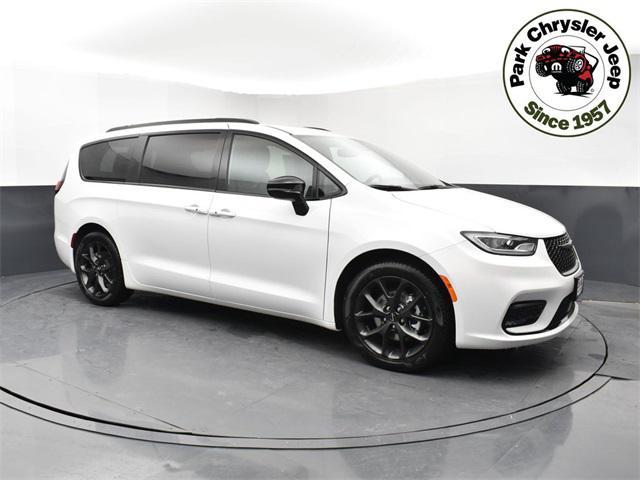 new 2024 Chrysler Pacifica car, priced at $41,545