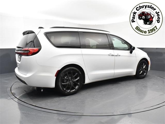 new 2024 Chrysler Pacifica car, priced at $47,045