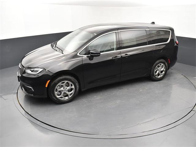 new 2024 Chrysler Pacifica car, priced at $47,660