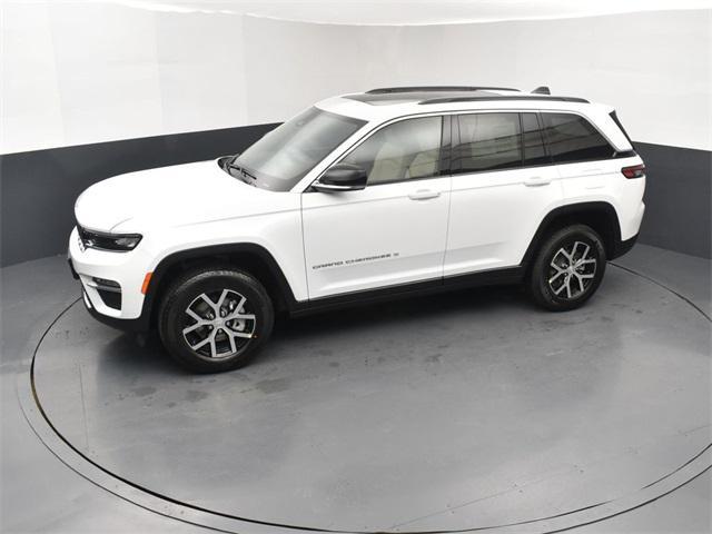 new 2025 Jeep Grand Cherokee car, priced at $44,210