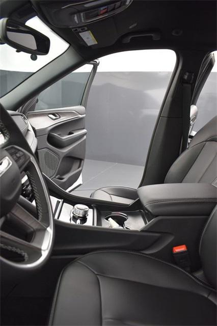 new 2025 Jeep Grand Cherokee car, priced at $39,075