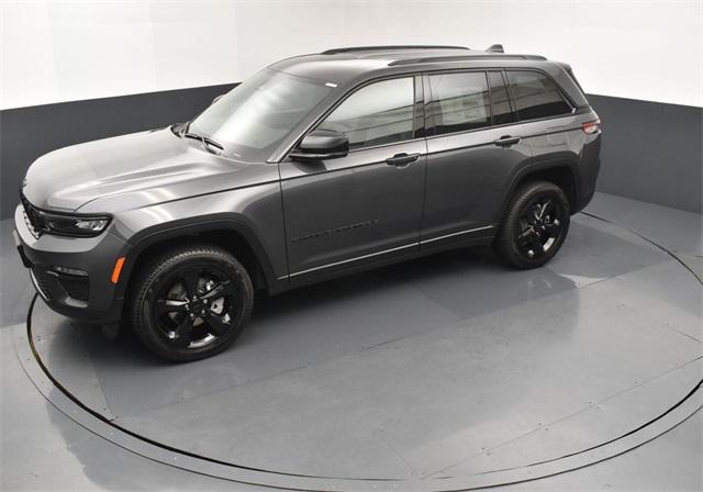 new 2025 Jeep Grand Cherokee car, priced at $45,390