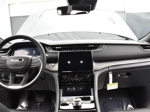 new 2025 Jeep Grand Cherokee car, priced at $45,390