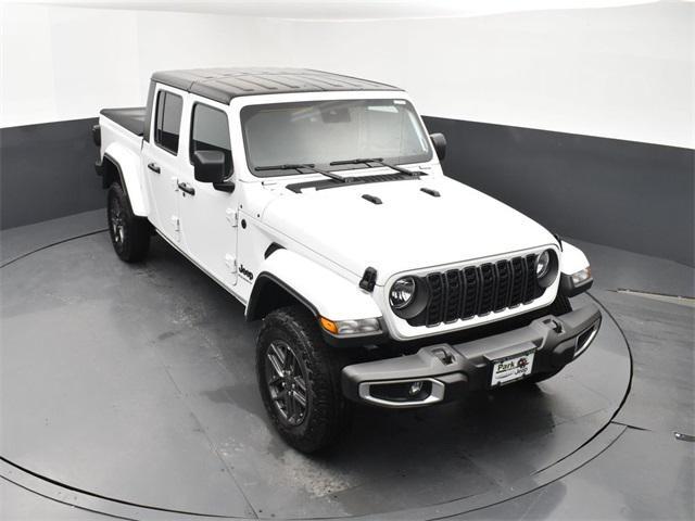 used 2024 Jeep Gladiator car, priced at $37,857