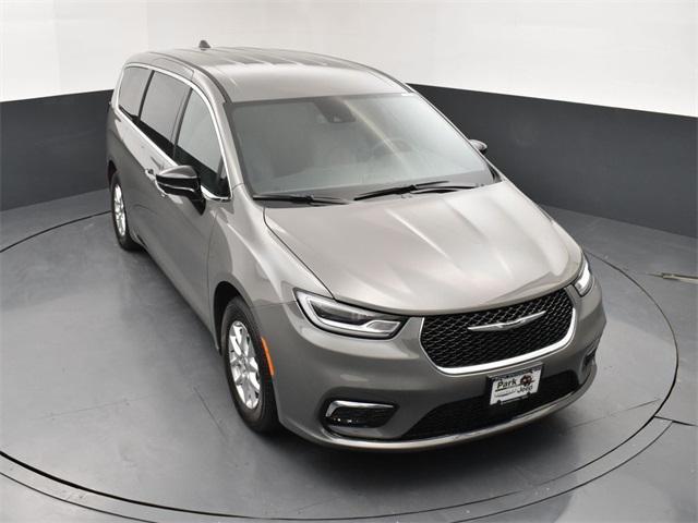 new 2025 Chrysler Pacifica car, priced at $43,107