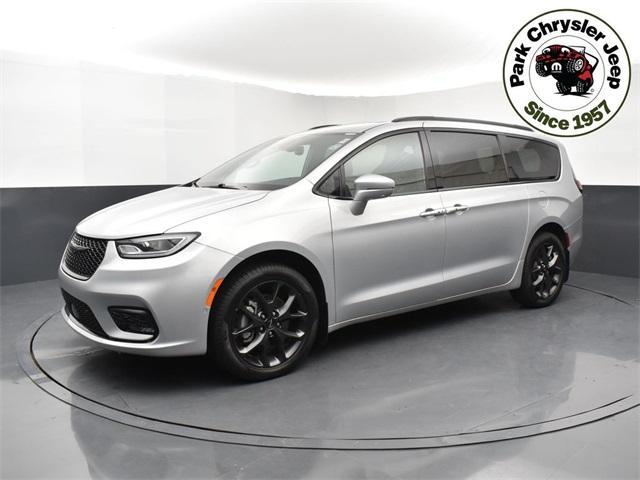 used 2022 Chrysler Pacifica car, priced at $45,484