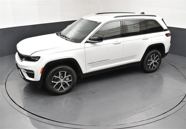 new 2025 Jeep Grand Cherokee car, priced at $43,675