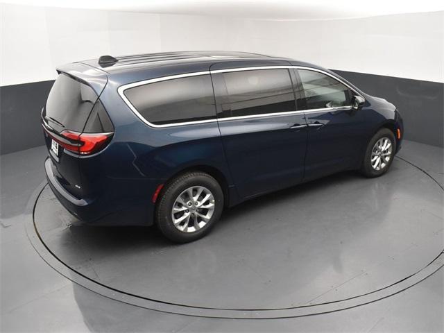 new 2025 Chrysler Pacifica car