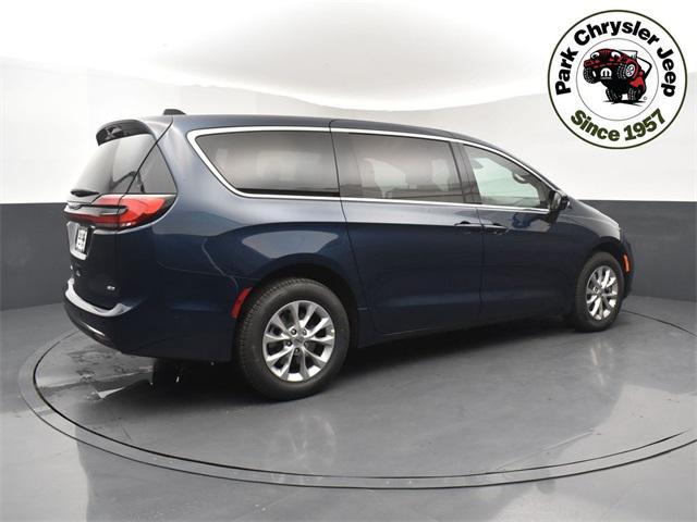 new 2025 Chrysler Pacifica car