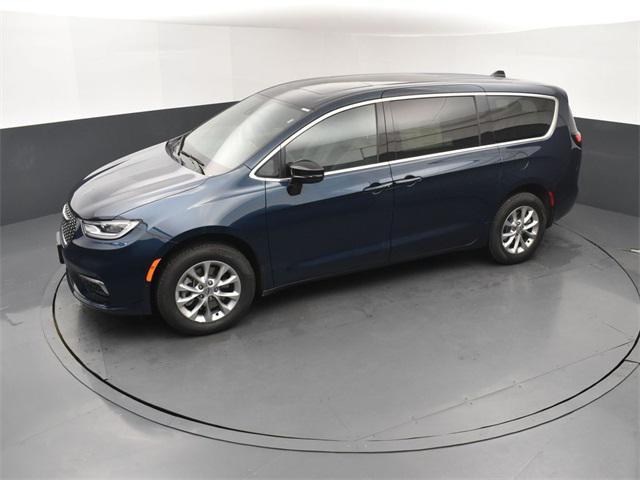 new 2025 Chrysler Pacifica car