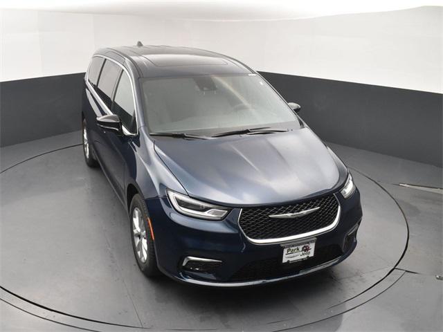 new 2025 Chrysler Pacifica car