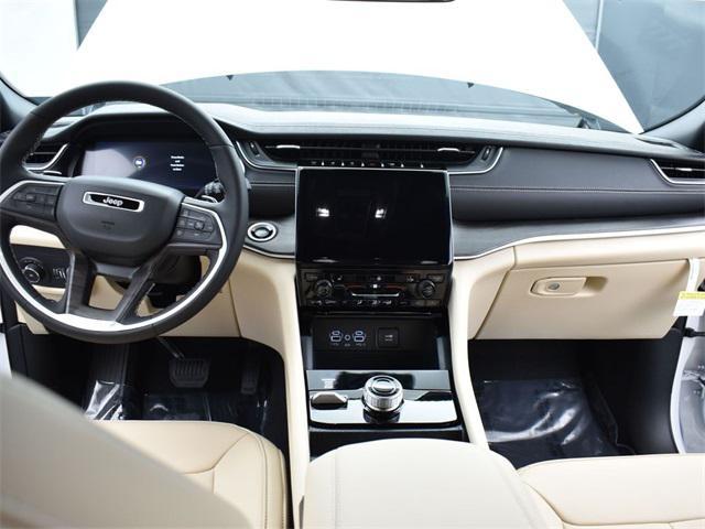 new 2025 Jeep Grand Cherokee car, priced at $47,177