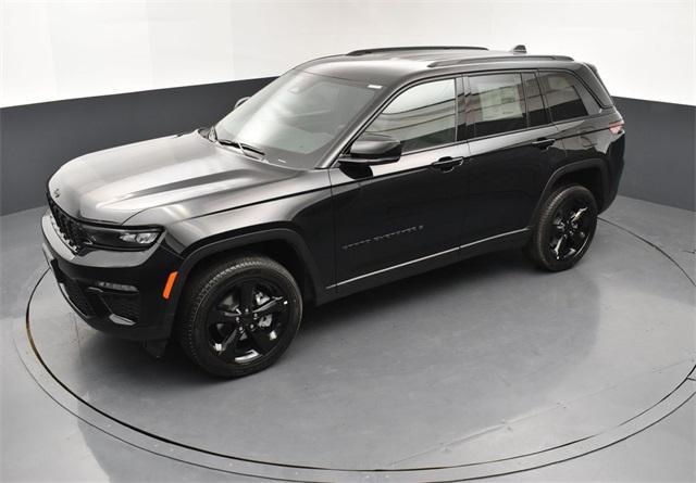new 2025 Jeep Grand Cherokee car, priced at $45,185