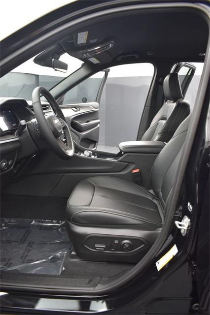 new 2025 Jeep Grand Cherokee car, priced at $45,185