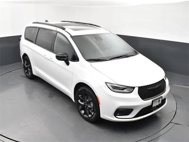 new 2024 Chrysler Pacifica car, priced at $52,910