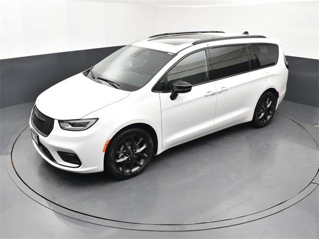 new 2024 Chrysler Pacifica car, priced at $46,460