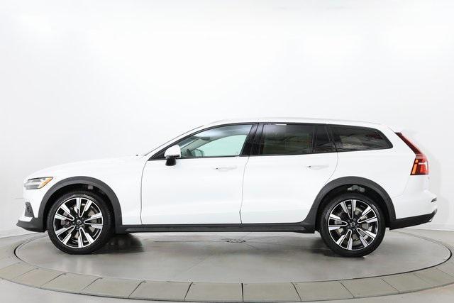 used 2021 Volvo V60 Cross Country car, priced at $34,590