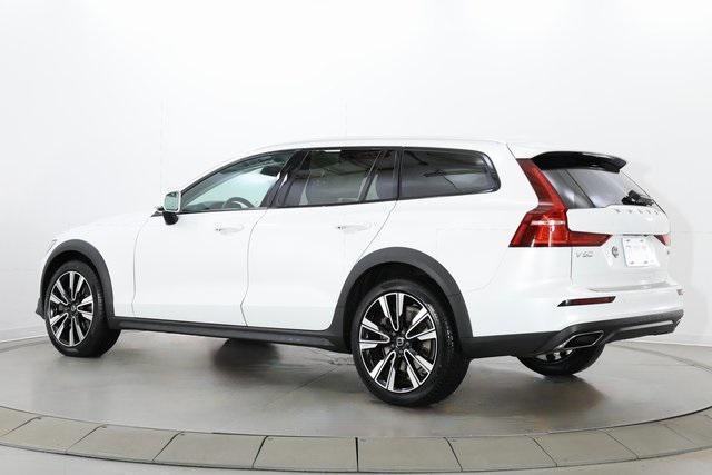 used 2021 Volvo V60 Cross Country car, priced at $34,590