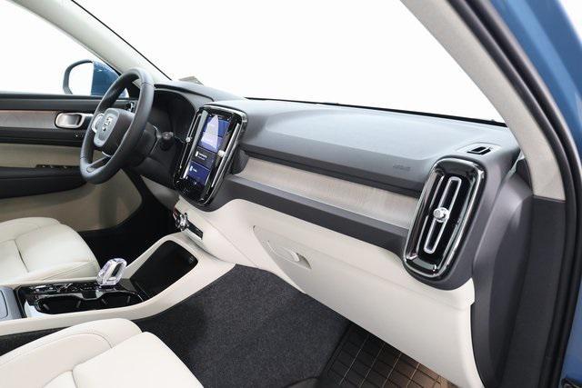 new 2025 Volvo XC40 car, priced at $52,235