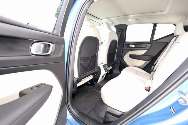 new 2025 Volvo XC40 car, priced at $52,235